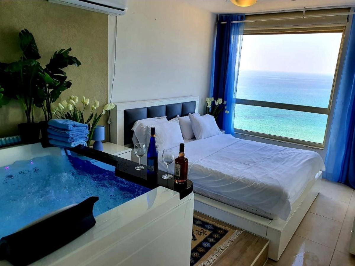 Magic On The Sea-Suites With A Private Jacuzzi And A Private Sea View Netanja Exterior foto
