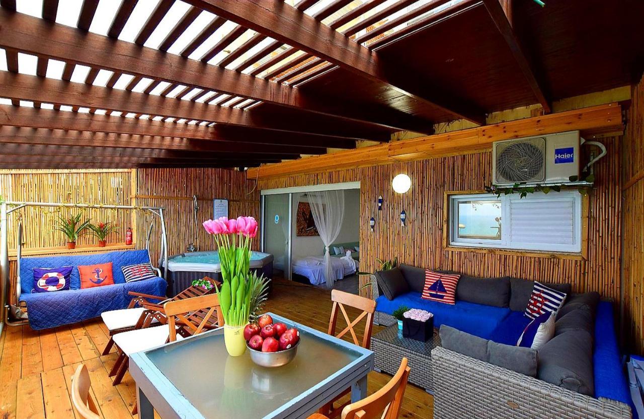 Magic On The Sea-Suites With A Private Jacuzzi And A Private Sea View Netanja Exterior foto