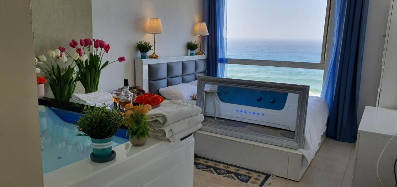 Magic On The Sea-Suites With A Private Jacuzzi And A Private Sea View Netanja Exterior foto